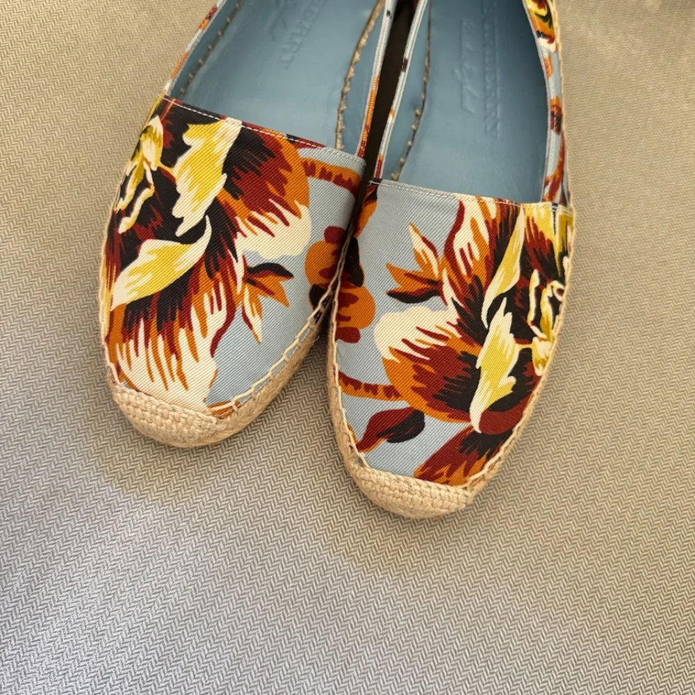 Burberry Multicolor Canvas Floral Hodgeson Espadrille Flats - Picture 8 of 9